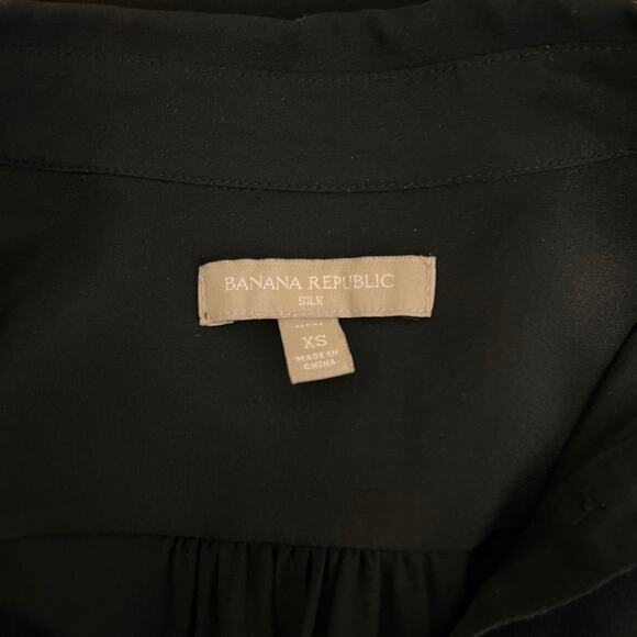 Banana Republic Blouse Womens XS Black 100% Silk Popover Roll Tab Sleeves - Picture 3 of 5